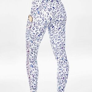 Fabletics “White Glam Leopard” Leggings